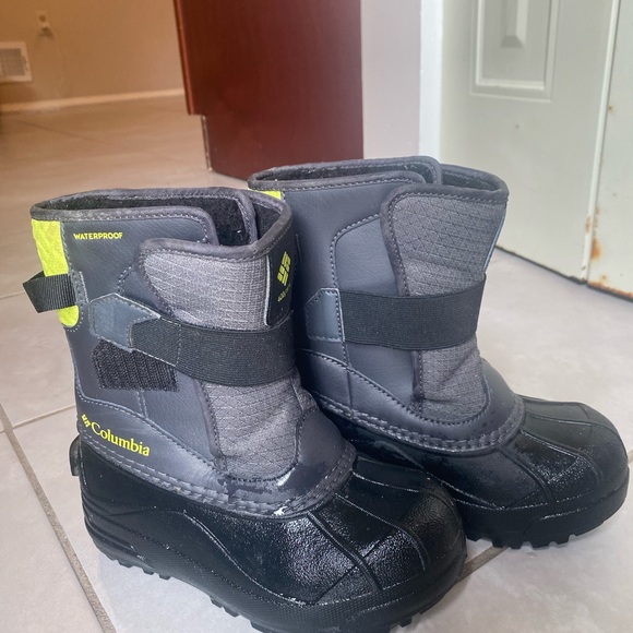 Columbia Kids Black and Gray Snow Boots with Yellow Accents - Picture 1 of 4
